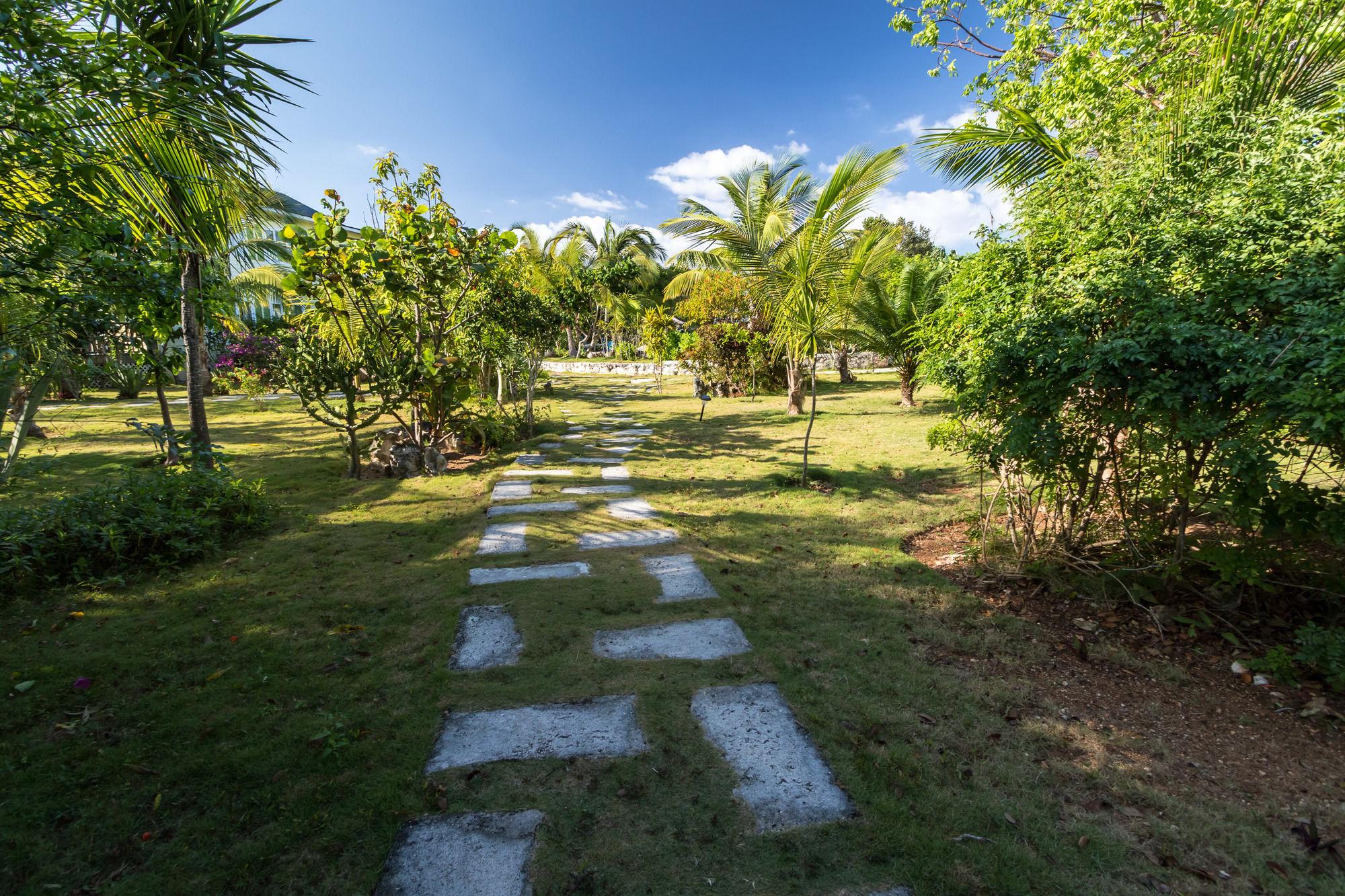 Pineapple Fields Aparthotel Governor's Harbour Exterior photo